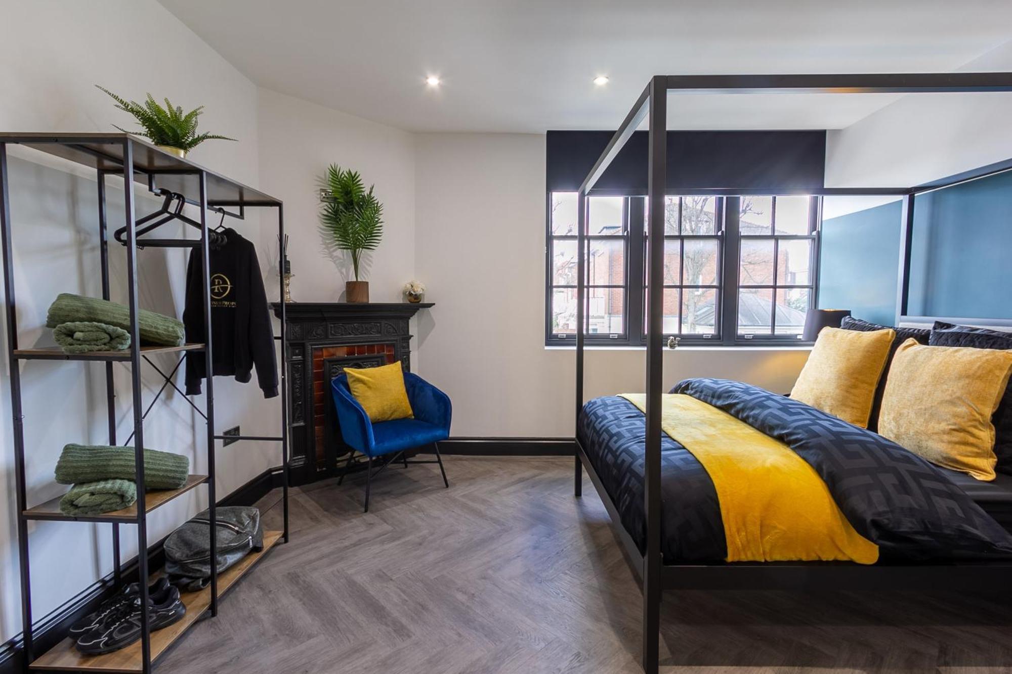 5 Beds 2 Bath On Street Parking - Rose Platinum *